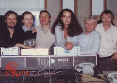 DX-Aktuell-Team, v.l.: Erwin Schastok, Norbert Schlammer, Reinhardt Walter, Connie Seliger, Ralf Grahlmann, Wolfram He&szlig; (QSL-Karte von DX-Aktuell, dessen Sendung ebenfalls von DS-Kultur auf 177 kHz ausgestrahlt wurde)